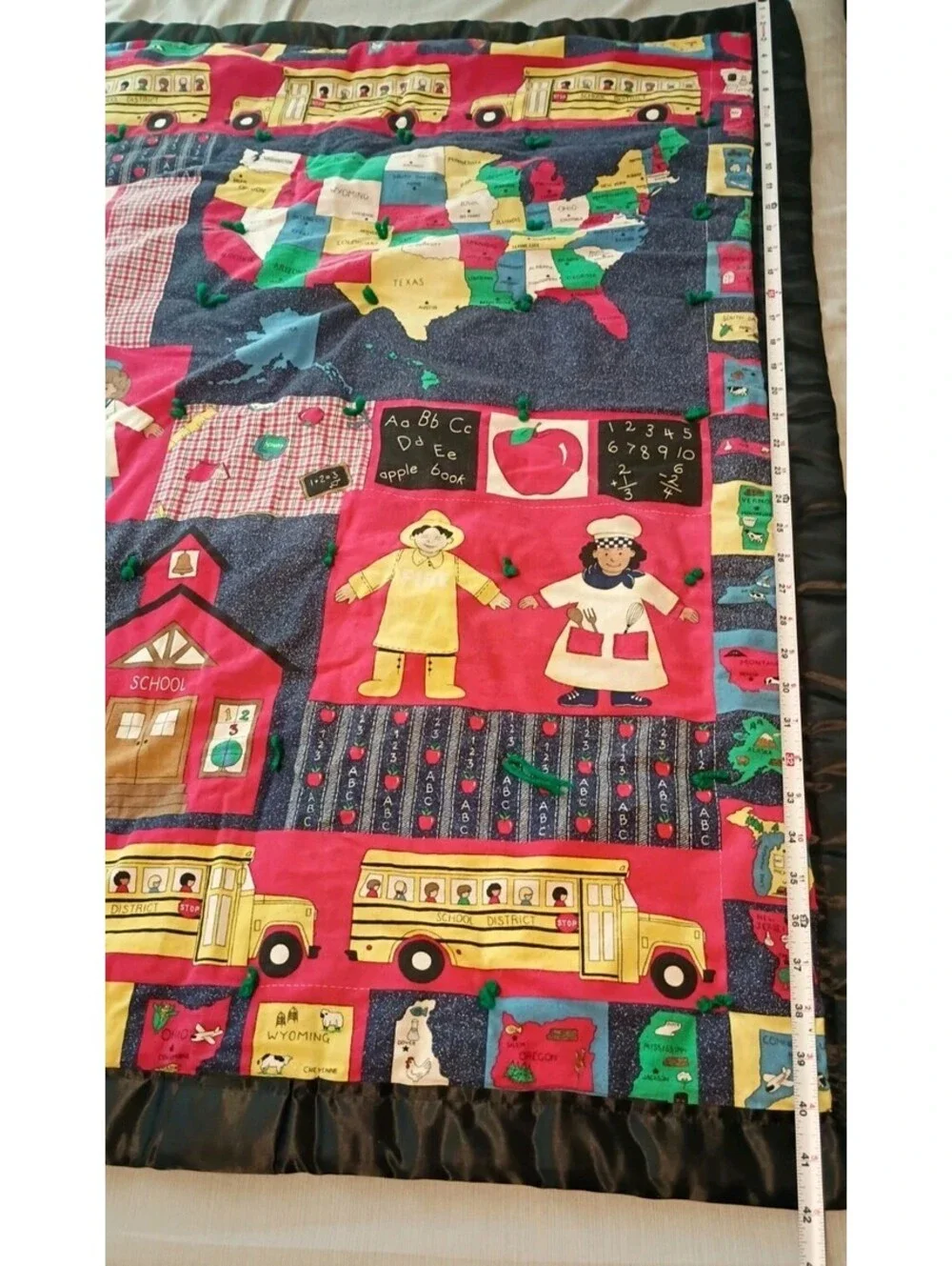 90s Handmade Baby/Toddler/Lap Quilt Children School Learnin & Green Back 33